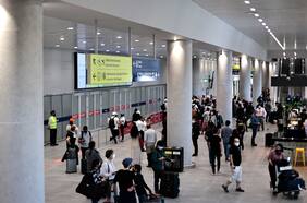 Tráfico del aeropuerto de Santiago en julio marca peak en 29 meses, pero aún representa menos del 75% de su nivel prepandemia