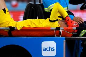 Bolivia informa de la dura lesión sufrida por Carlos Lampe que lo sacó del partido contra la Roja