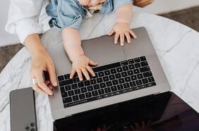 Ser madre sigue siendo un obstáculo para el desarrollo profesional de las mujeres en el mundo