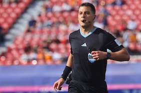 “Yo prefiero no dialogar”: quién es Gustavo Tejera, el polémico árbitro del UC vs. Boca que fue criticado por Juan Tagle