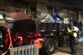 Carabineros retira toldos de vendedores ambulantes en el barrio Meiggs