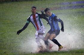 Se jugó en una piscina: el insólito informe arbitral del partido entre Huachipato y Palestino