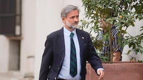 Alejandro Irarrázaval interviene en lío con Poduje y se reúne con la presidenta del Senado