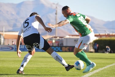 Cobresal enfrenta a Colo Colo en El Salvador.