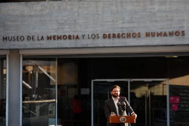 El Presidente Gabriel Boric participó en una ceremonia de conmemoración de las protestas realizadas entre mayo y agosto de 1983 contra la dictadura. Foto: Francisco Paredes / Agencia Uno.