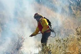 Incendio en Las Compuertas, Colina, fue extinguido: sector mantiene cierre preventivo