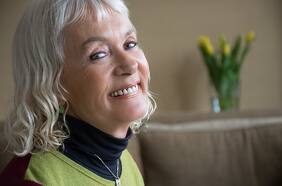 Monika Zgustova, escritora checa: “Un régimen totalitario deja a la gente marcada y tocada”