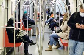 Minsal resalta caída de positividad y Espacio Público destaca mejoría en la RM