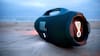 JBL vuelve a subir el volumen con el Boombox 4: un parlante más liviano, potente y con resistencia al agua y la arena