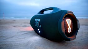JBL vuelve a subir el volumen con el Boombox 4: un parlante más liviano, potente y con resistencia al agua y la arena