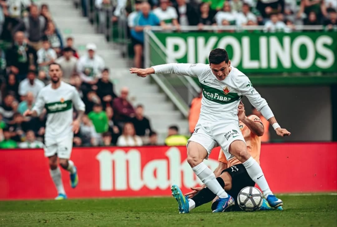 Venta clave en el Elche: la figura que se va a la Premier League y le deja el camino libre a Lucas Cepeda