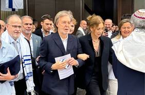 La última parada de Paul McCartney en su paso por Chile: visitó sinagoga en Santiago para celebrar Yom Kipur