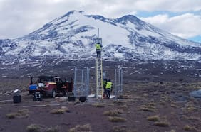 Expedición científica logra implementar tecnología satelital en los pies del volcán Maipo