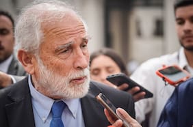 Montes calcula deuda a constructoras en US$ 130 millones y le responde a Matthei y los Desarrolladores de Vivienda social