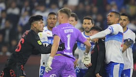 Con golpes de puño a la cara: la furia de Vicente Bernedo al término del clásico entre la UC y Colo Colo