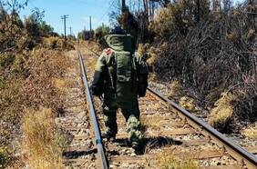 Encuentran proyectil de mortero de uso militar en línea férrea de Ercilla
