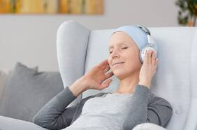 Cáncer: cómo la musicoterapia puede aliviar las náuseas en los pacientes, según un estudio