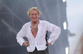 Rod Stewart se recupera con aplaudido show en Glastonbury y antes de su arribo a Chile