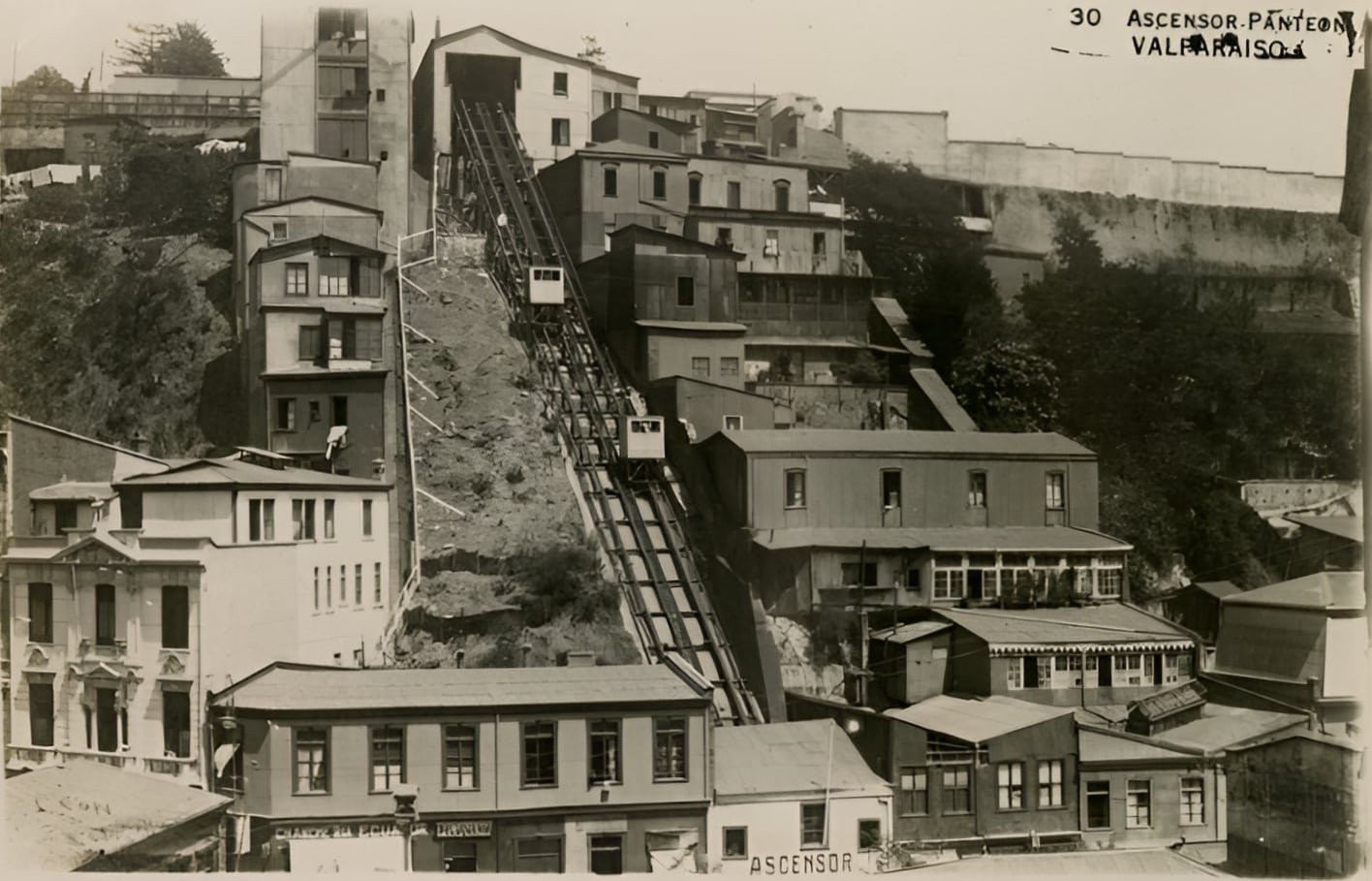 Imagen del desaparecido ascensor Panteón.