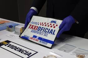 PDI desbarata banda de taxistas informales dedicada a estafar turistas: defraudación es de casi $100 millones