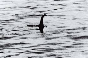 Por qué la búsqueda del monstruo del Lago Ness (y otras bestias) continúa 90 años después de esa primera fotografía borrosa