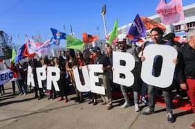 “Por ofensa al pudor”: Comando del Apruebo presenta querella por acto de connotación sexual en Valparaíso
