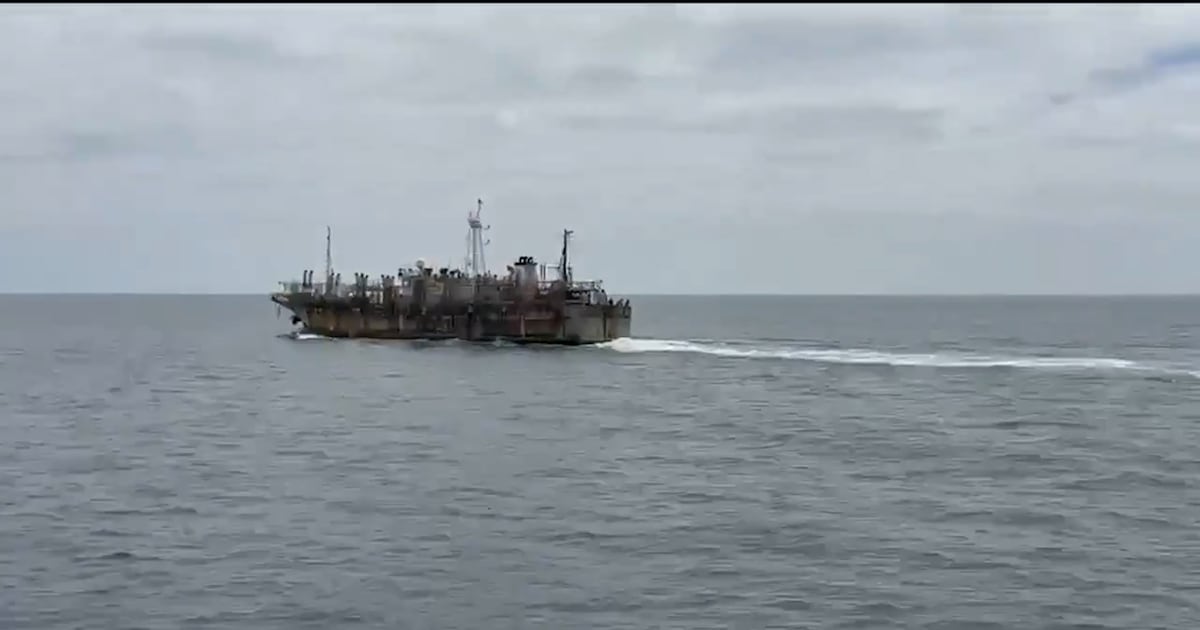 Flota china de casi 50 barcos en Iquique genera alerta en pescadores por posible impacto ambiental