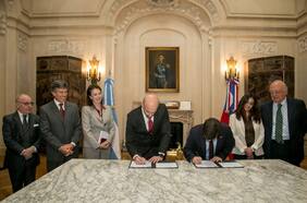 Chile y Argentina firman acuerdo en estrategias conjuntas para impulsar el transporte aéreo entre ambos países