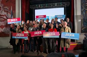 Alcaldesa Reyes, Jorge Baradit y la dirigente estudiantil Catalina Lufín: el variopinto comando de Jara