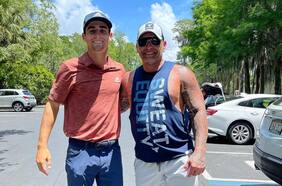 Cruce de figuras: Niemann es visitado por el Chino Ríos en medio de su aventura en el Valspar Championship