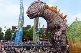 Un dinosaurio gigante deambulará por las calles de Santiago en vacaciones