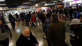 Grandes filas y aglomeraciones en horario peak: ¿por qué Metro tiene pocas boleterías habilitadas?