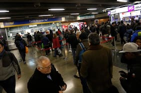 Grandes filas y aglomeraciones en horario peak: ¿por qué Metro tiene pocas boleterías habilitadas?