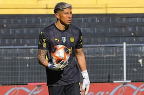 “Tuvo un gran estreno”: prensa uruguaya llena de elogios a Brayan Cortés tras su debut con Peñarol en el clásico