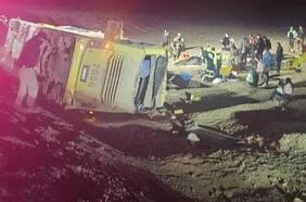Informan tres víctimas fatales y múltiples lesionados por volcamiento de bus en Taltal