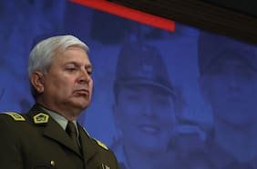 Críticas del general (r) Yáñez al pizarrón: las cifras detrás de la propuesta del gobierno para mejorar los bonos de Carabineros