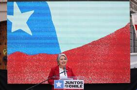 Nuevo programa de Jara incluye llegar un ingreso mínimo de $750 mil, pero con apoyo estatal