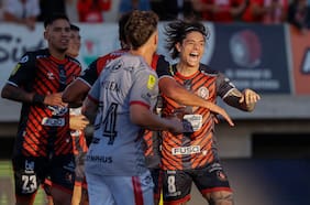 Goleada de líder: Deportes Limache se sube a la cima de la Liga de Primera y le deja tarea a Colo Colo