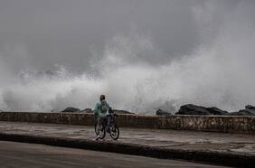 Armada anuncia marejadas con olas de hasta cinco metros y “potenciales daños a la infraestructura costera” a partir del domingo
