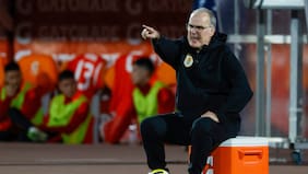Presidente de Peñarol carga contra Bielsa y pide interceder por Nández: “Está divino para Europa, no para un país como este”