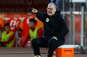 Presidente de Peñarol carga contra Bielsa y pide interceder por Nández: “Está divino para Europa, no para un país como este”