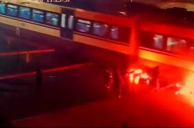 Grupo de encapuchados intenta incendiar tren en Padre Las Casas