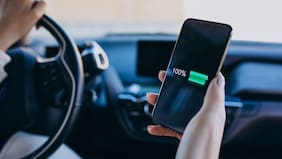 ¿Por qué los hombres compran el doble de autos eléctricos que las mujeres?