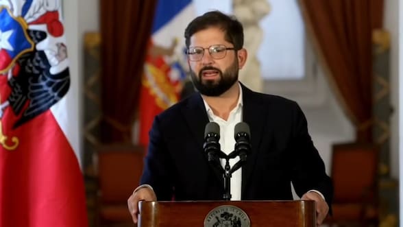 Encuesta Cadem califica a Presidente Boric con nota 3,7 y lo posiciona como el peor evaluado desde 1990