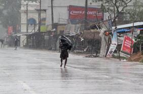 El potente ciclón Amphan tocó tierra en India