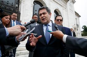 Presidente de Honduras es acusado de ayudar a traficar cocaína a EE.UU. por fiscal de Nueva York