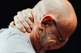 3 señales extrañas del cuerpo que indican que estás envejeciendo