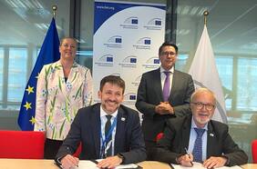 Gobierno firma acuerdo con el Banco Europeo de Inversiones para apoyar la transición energética
