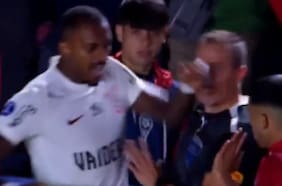 Se expone a un duro castigo: la agresión de un jugador del Corinthians a un árbitro asistente chileno