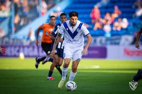 Diego Valdés se llena de elogios en Vélez Sarsfield y hace tambalear la opción de llegar a Colo Colo